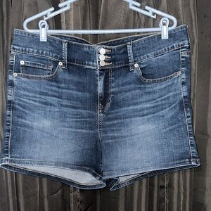 Torrid size 18, jegging 3.5” short super soft Denim Shorts